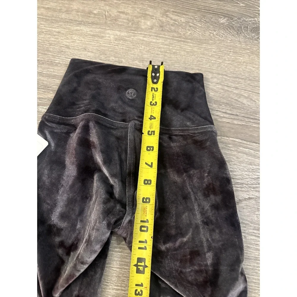 LULULEMON WUNDER LOUNGE Biker Yoga SHORTS 8